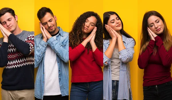 Conjunto Personas Haciendo Gesto Del Sueño Expresión Dorable — Foto de Stock