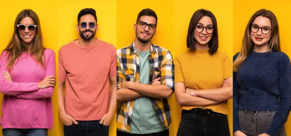 Ensemble Personnes Avec Des Lunettes Heureux — Photo