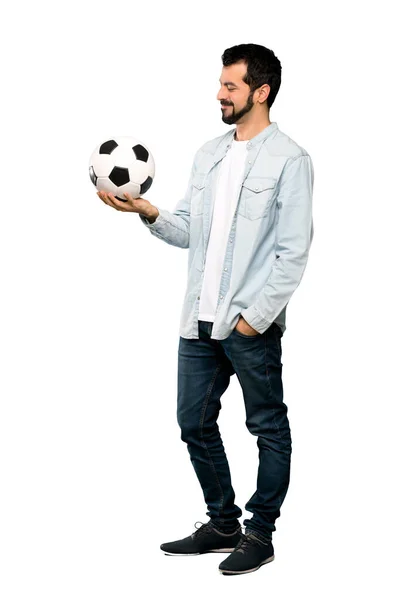 Bello uomo con la barba che tiene un pallone da calcio — Foto Stock