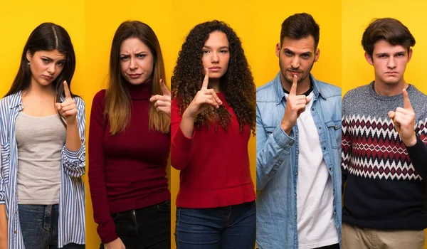 Conjunto Pessoas Frustradas Apontando Para Frente — Fotografia de Stock