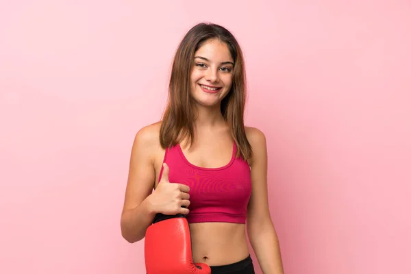 Jong Sport Meisje Geïsoleerde Roze Achtergrond Met Bokshandschoenen — Stockfoto