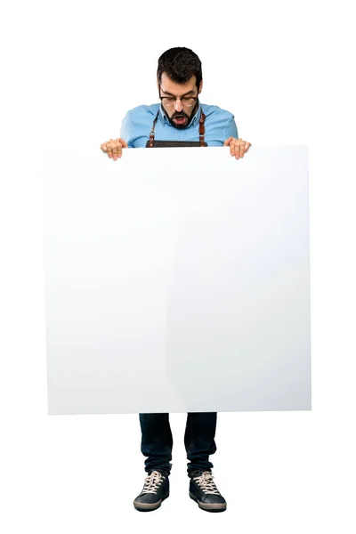 Άνθρωπος με ποδιά κρατώντας ένα άδειο πλακάτ — Φωτογραφία Αρχείου