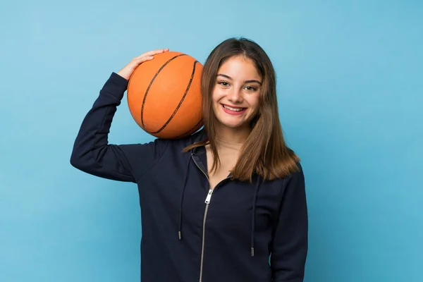 Молодая Брюнетка Изолированном Синем Фоне Мячом Баскетбола — стоковое фото