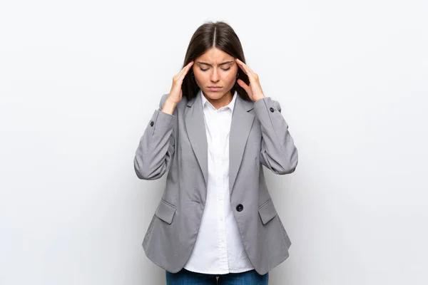 Junge Geschäftsfrau Vor Isoliertem Weißen Hintergrund Mit Kopfschmerzen — Stockfoto