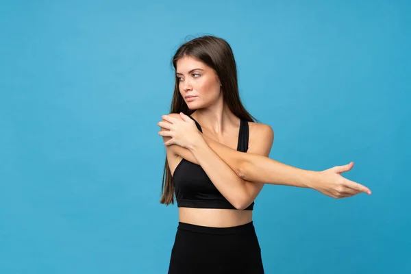 Jovencita Mujer Sobre Aislado Fondo Estiramiento Brazo —  Fotos de Stock