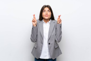 Parmakları geçiş ve en iyi dilek ile izole beyaz arka plan üzerinde Genç iş kadını