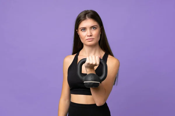 Mujer Joven Sobre Fondo Aislado Haciendo Levantamiento Pesas Con Pesas —  Fotos de Stock