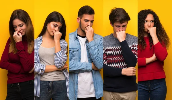 Conjunto Personas Que Tienen Dudas —  Fotos de Stock