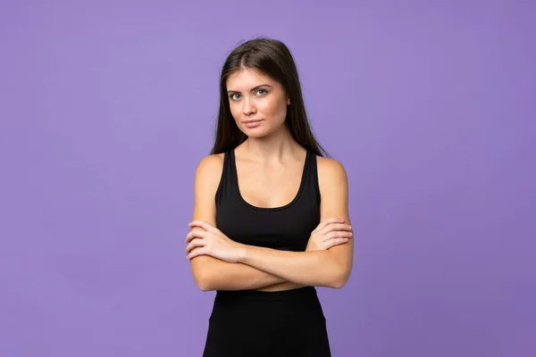 Giovane Donna Ragazza Sfondo Isolato Mantenendo Braccia Incrociate — Foto Stock