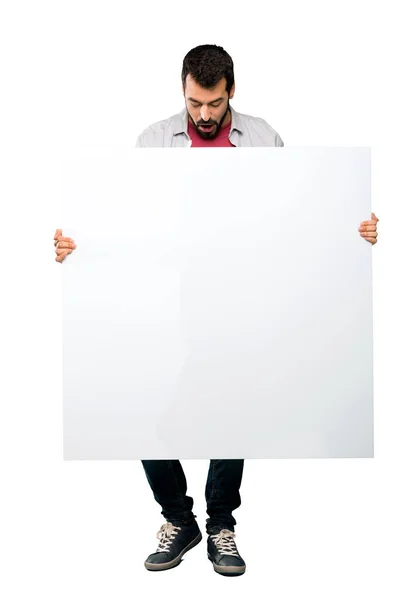 Pohledný muž s plnovousem drží prázdné cedulky — Stock fotografie