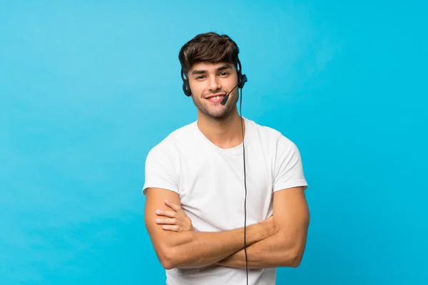 Joven Hombre Guapo Sobre Fondo Azul Aislado Trabajando Con Auriculares — Foto de Stock