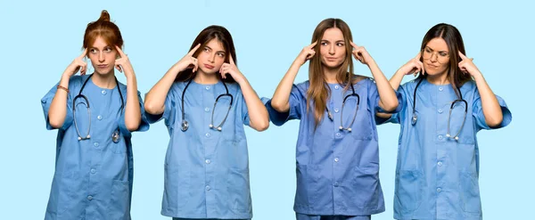 Gruppe Von Krankenschwestern Mit Zweifeln Und Denken — Stockfoto