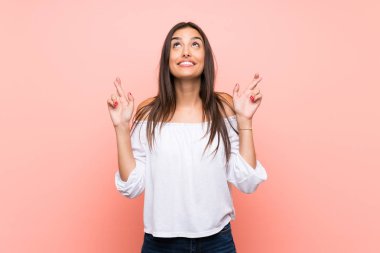 Soyutlanmış pembe bir geçmişi olan genç bir kadın, şans diliyor ve en iyisini diliyor.