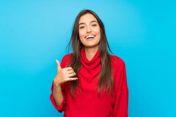 Mujer Joven Con Suéter Rojo Sobre Fondo Azul Aislado Haciendo —  Fotos de Stock