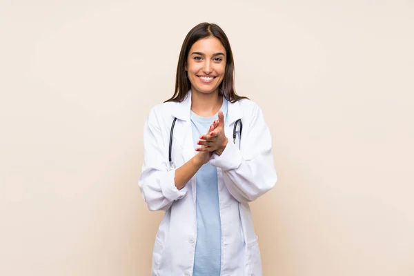 Young Doctor Woman Isolated Background Applauding — Stock Photo, Image