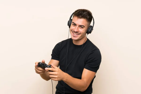 Joven Hombre Guapo Jugando Con Controlador Videojuegos Sobre Fondo Aislado —  Fotos de Stock