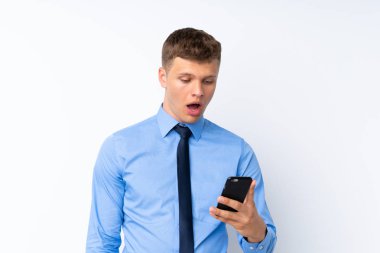 Genç yakışıklı iş adamı soyutlanmış beyaz arka plan