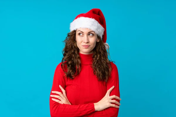 Chica Con Sombrero Navidad Sobre Fondo Amarillo Aislado Pensando Una —  Fotos de Stock