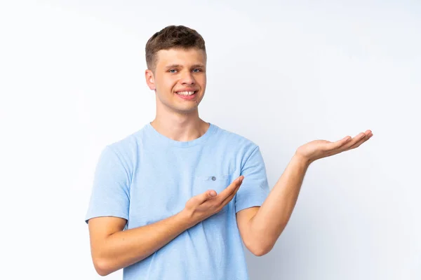 Jeune Homme Beau Sur Fond Blanc Isolé Étendant Les Mains — Photo