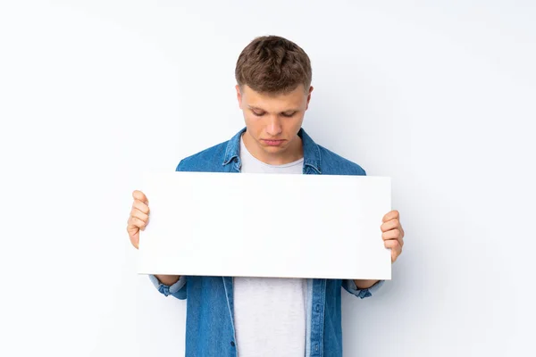 Ung Stilig Man Över Isolerad Vit Bakgrund Håller Tom Vit — Stockfoto