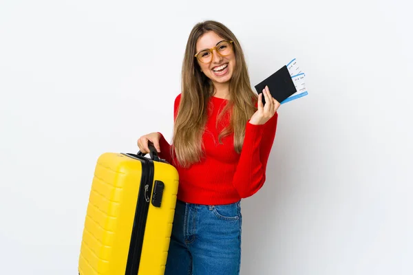 Jonge Vrouw Geïsoleerde Witte Achtergrond Vakantie Met Koffer Paspoort — Stockfoto