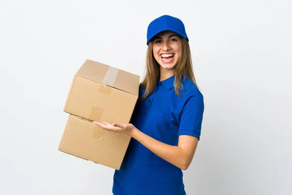 Junge Lieferantin Vor Isoliertem Weißem Hintergrund Die Hände Zur Seite — Stockfoto