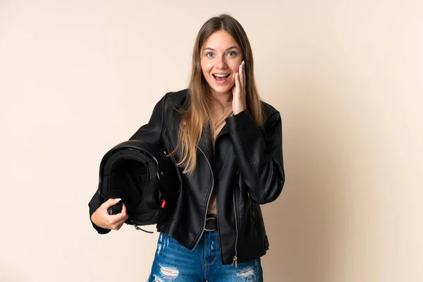 Joven Lituana Sosteniendo Casco Moto Aislado Sobre Fondo Beige Con —  Fotos de Stock