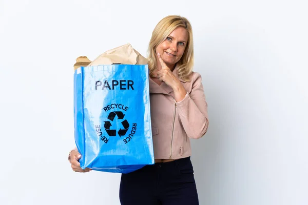 Femme Âge Moyen Tenant Sac Recyclage Rempli Papier Recycler Isolé — Photo