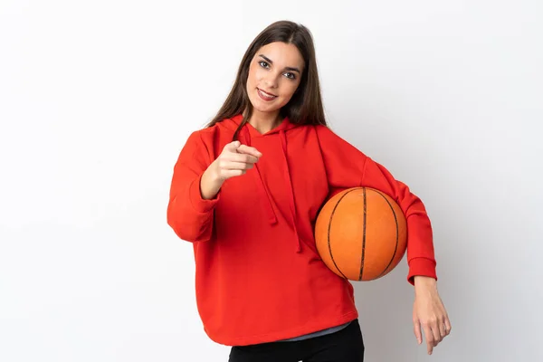 Beyaz Arka Planda Izole Genç Beyaz Kadın Basketbol Oynuyor Tarafı — Stok fotoğraf