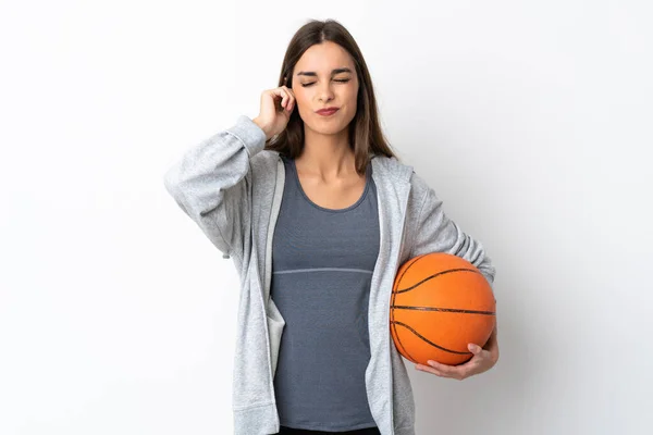Jeune Femme Jouant Basket Isolé Sur Fond Blanc Frustré Couvrant — Photo