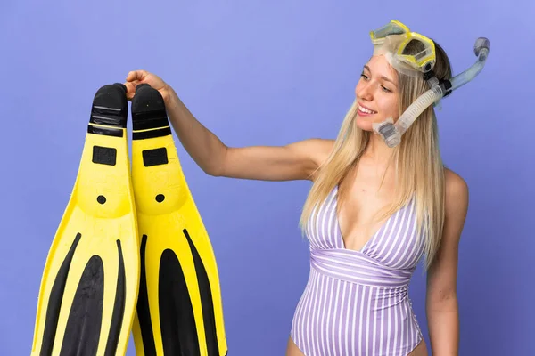 Young Blonde Woman Holding Fins Diving Goggles Isolated Blue Background — Stock Photo, Image