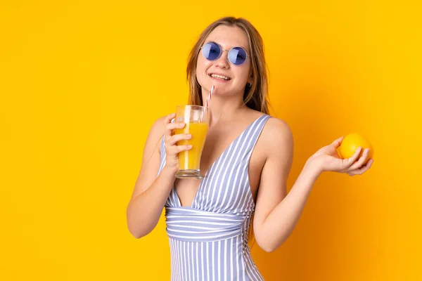 Teenager Ukrainisches Mädchen Badeanzug Und Mit Einem Cocktail — Stockfoto