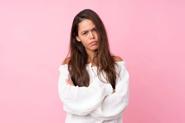 Jovem Brasileira Sobre Isolado Rosa Sentimento Fundo Chateado — Fotografia de Stock