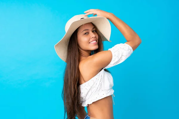 Mujer Joven Vacaciones Verano Sobre Fondo Azul Aislado — Foto de Stock