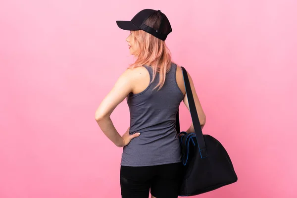 Teenager Sportlerin Mit Sporttasche Über Isoliertem Hintergrund Rückenlage Und Seitlich — Stockfoto