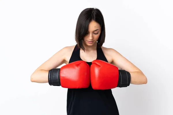 Mujer Joven Caucásica Aislada Sobre Fondo Blanco Con Guantes Boxeo — Foto de Stock