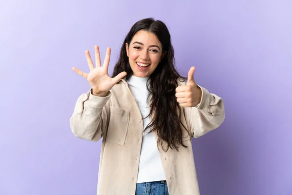 Jonge Blanke Vrouw Geïsoleerd Paarse Achtergrond Tellen Zes Met Vingers — Stockfoto