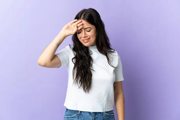 Junge Kaukasische Frau Isoliert Auf Lila Hintergrund Mit Müde Und — Stockfoto