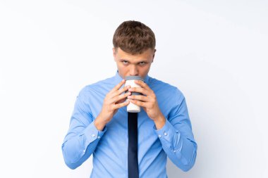 Genç yakışıklı iş adamı soyutlanmış beyaz arka plan