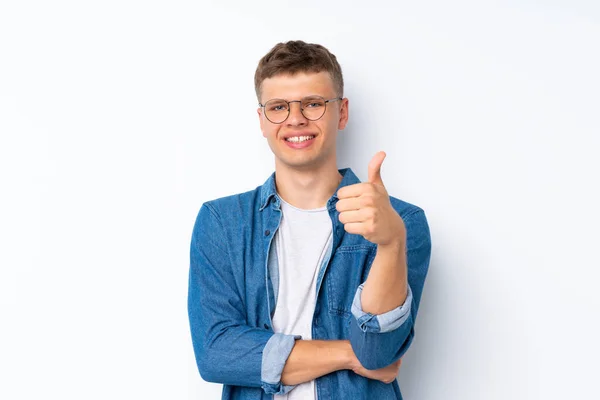 Mladý Pohledný Muž Přes Izolované Bílé Pozadí Brýlemi — Stock fotografie