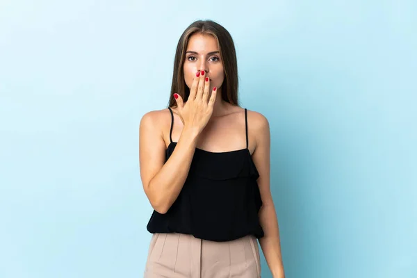 Junge Uruguayische Frau Isoliert Auf Blauem Hintergrund Der Mund Mit — Stockfoto