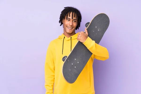 Handsome Young Skater Man Isolated Wall Happy Expression — Stock Photo, Image