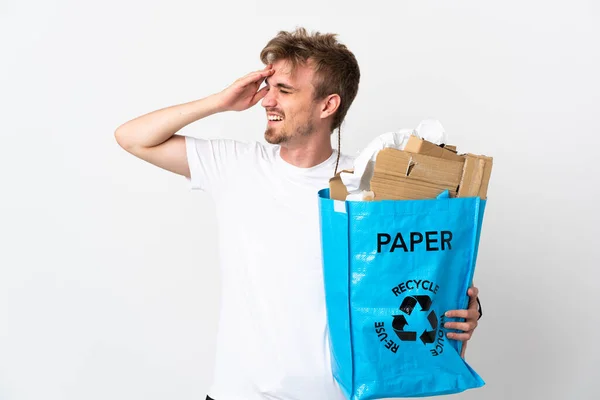 Joven Hombre Rubio Sosteniendo Una Bolsa Reciclaje Llena Papel Para —  Fotos de Stock