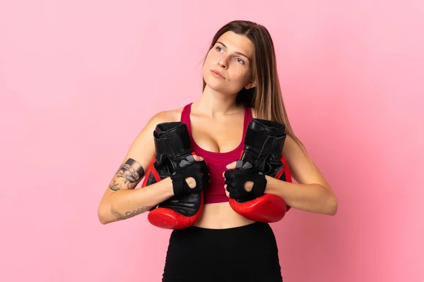 Jovem Mulher Eslovaca Isolado Fundo Rosa Com Luvas Boxe — Fotografia de Stock