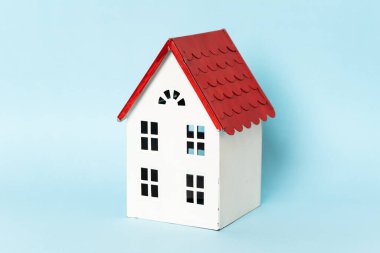oyuncak evi renk arkaplanına karşı 