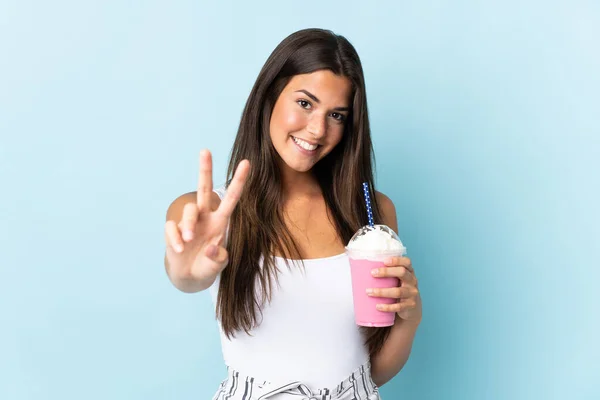 Young Brazilian Woman Strawberry Milkshake Isolated Blue Background Smiling Showing — Stock Photo, Image