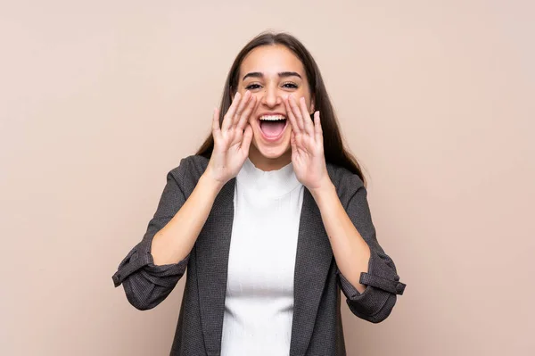 Junges Mädchen Über Isoliertem Hintergrund Schreit Mit Weit Geöffnetem Mund — Stockfoto