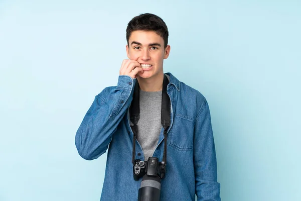 Teenager Photographer Man Isolated Blue Background Nervous Scared — Stock Photo, Image