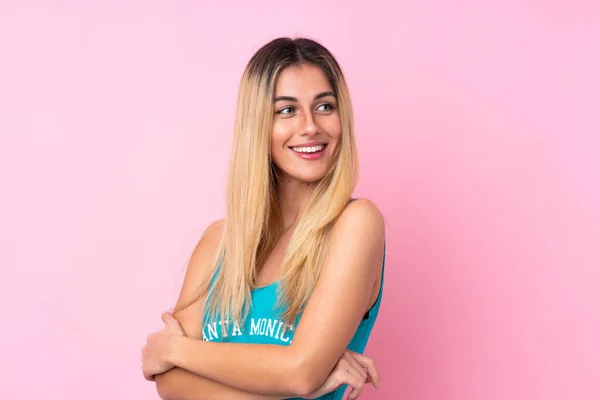 Молодая Блондинка Уругвая Купальнике Время Летних Каникул Изолированном Розовом Фоне — стоковое фото