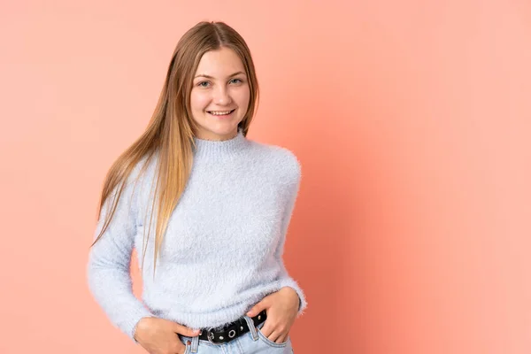 Підліткова Українська Дівчинка Ізольована Рожевому Фоні Сміється — стокове фото